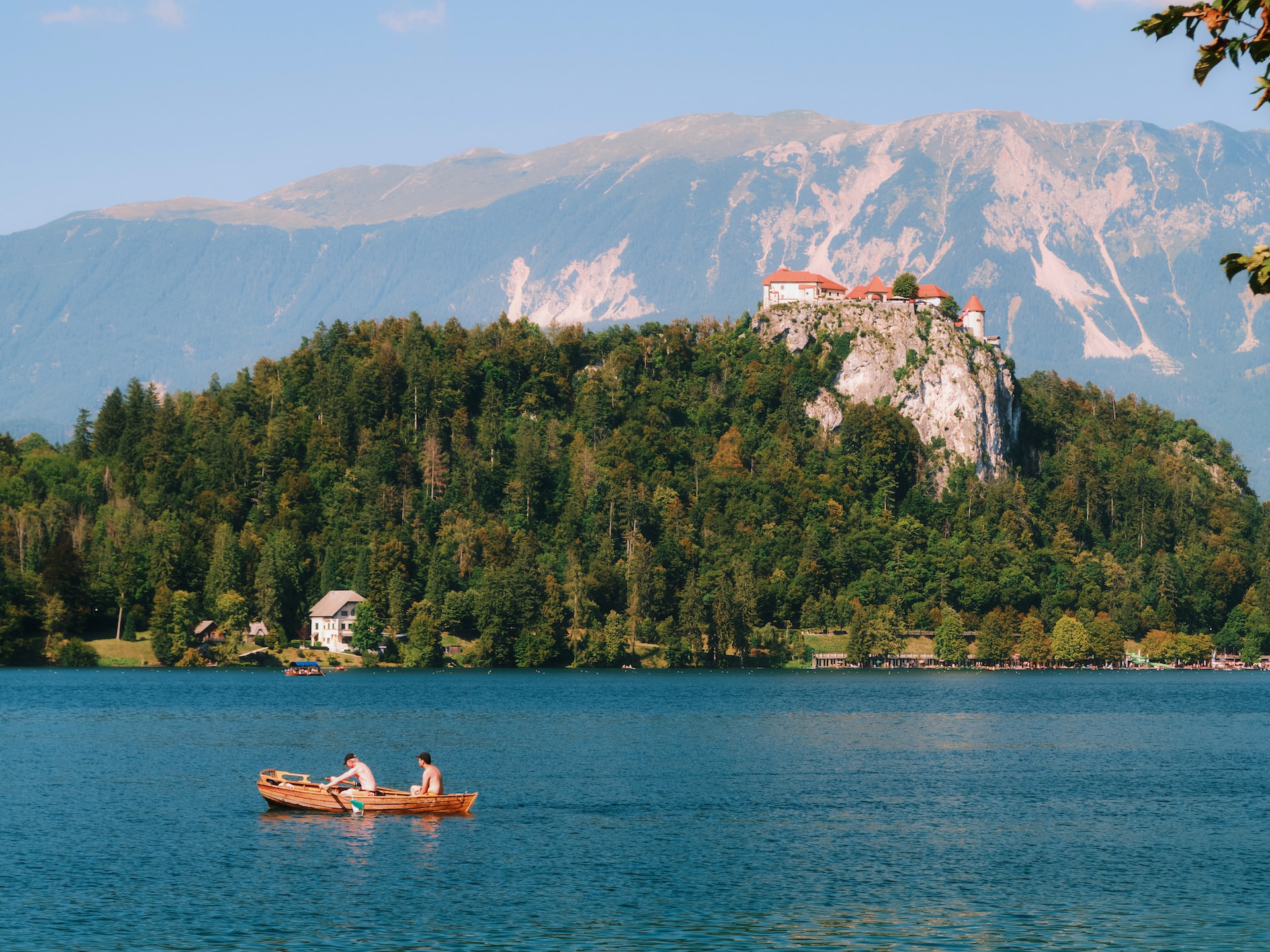 Vremenske Razmere v Sloveniji: Kaj Nas Čaka v Prihodnjih Dneh?